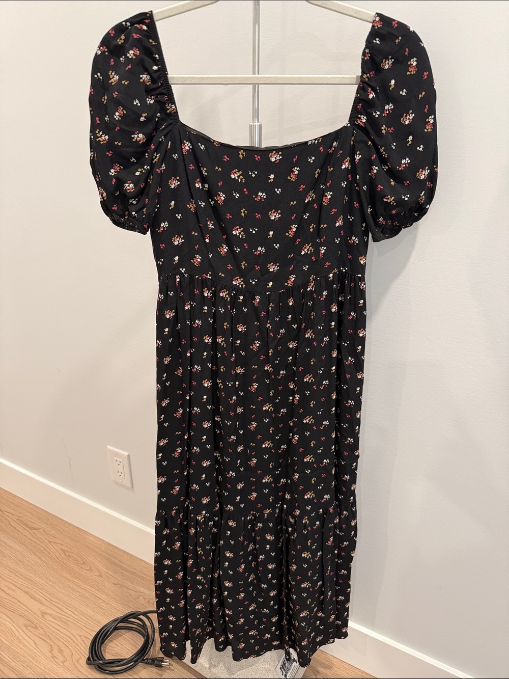 Park & Fifth Black Floral Puff-Sleeve Midi Dress